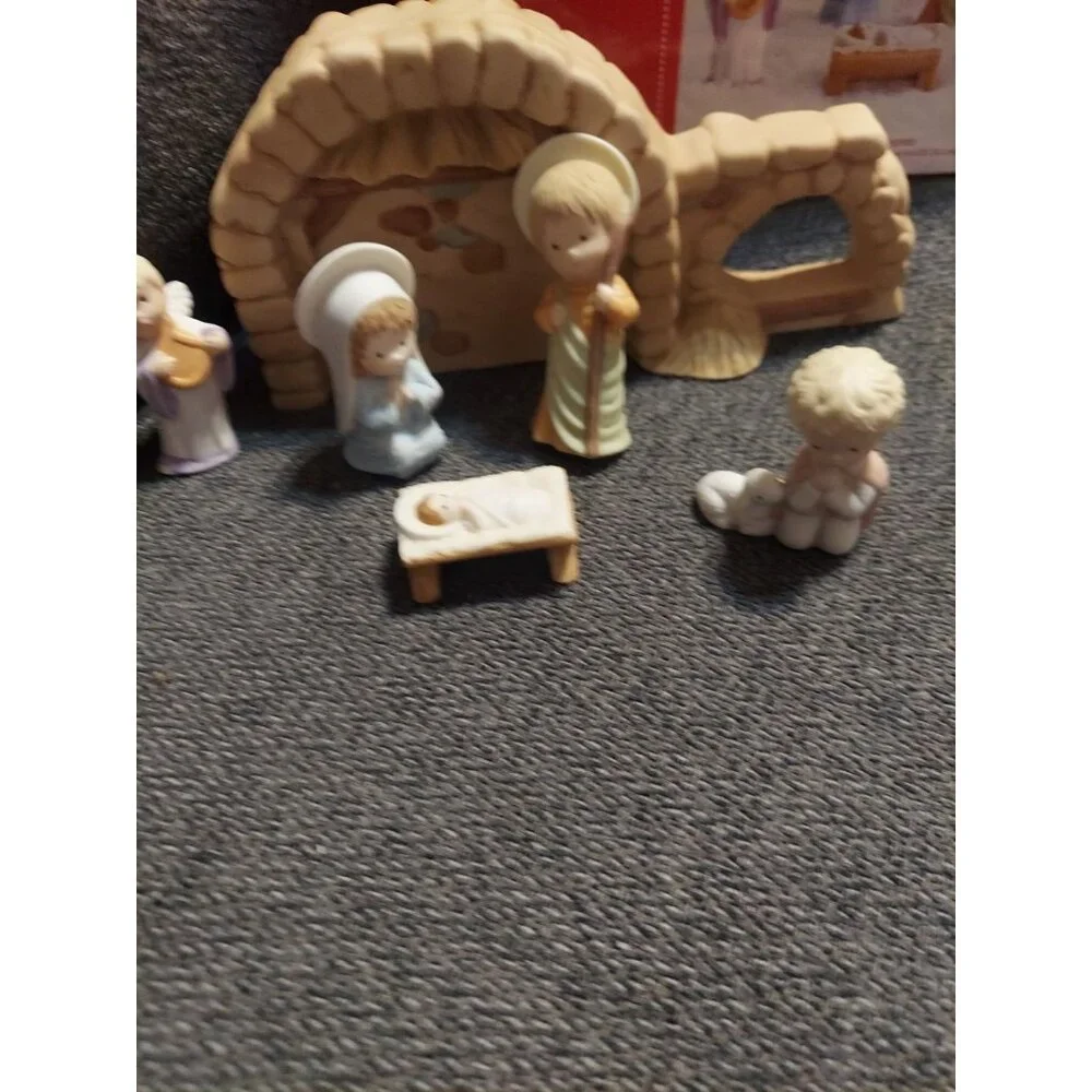 Hallmark the Nativity collection Jesus New‎ In Box Mary Hamilton 2012 NIB scene